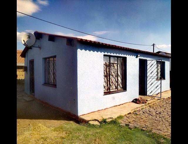 2 BEDROOM HOUSE FOR SALE IN PALM SPRINGS